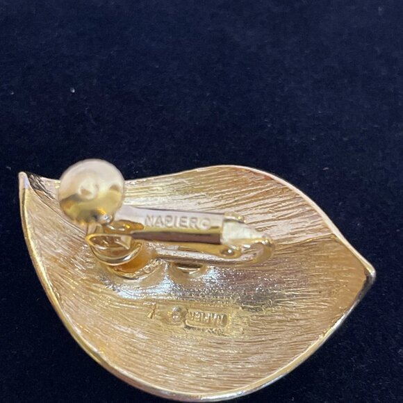 Napier Gold Tone Leaf Inspired Screw Back Clip-on Earrings Vintage 1.5 inches - Picture 10 of 10